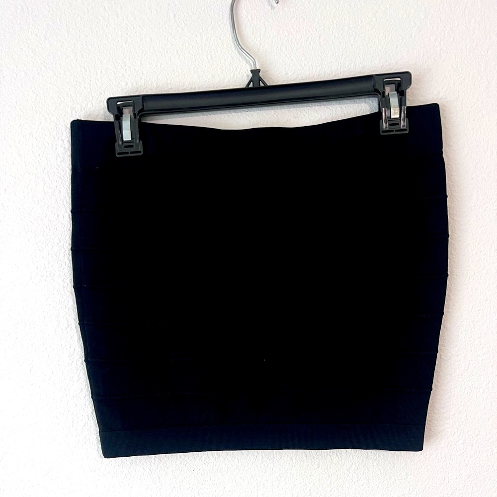Mini Skirt || 90s || Black elastic mini-skirt